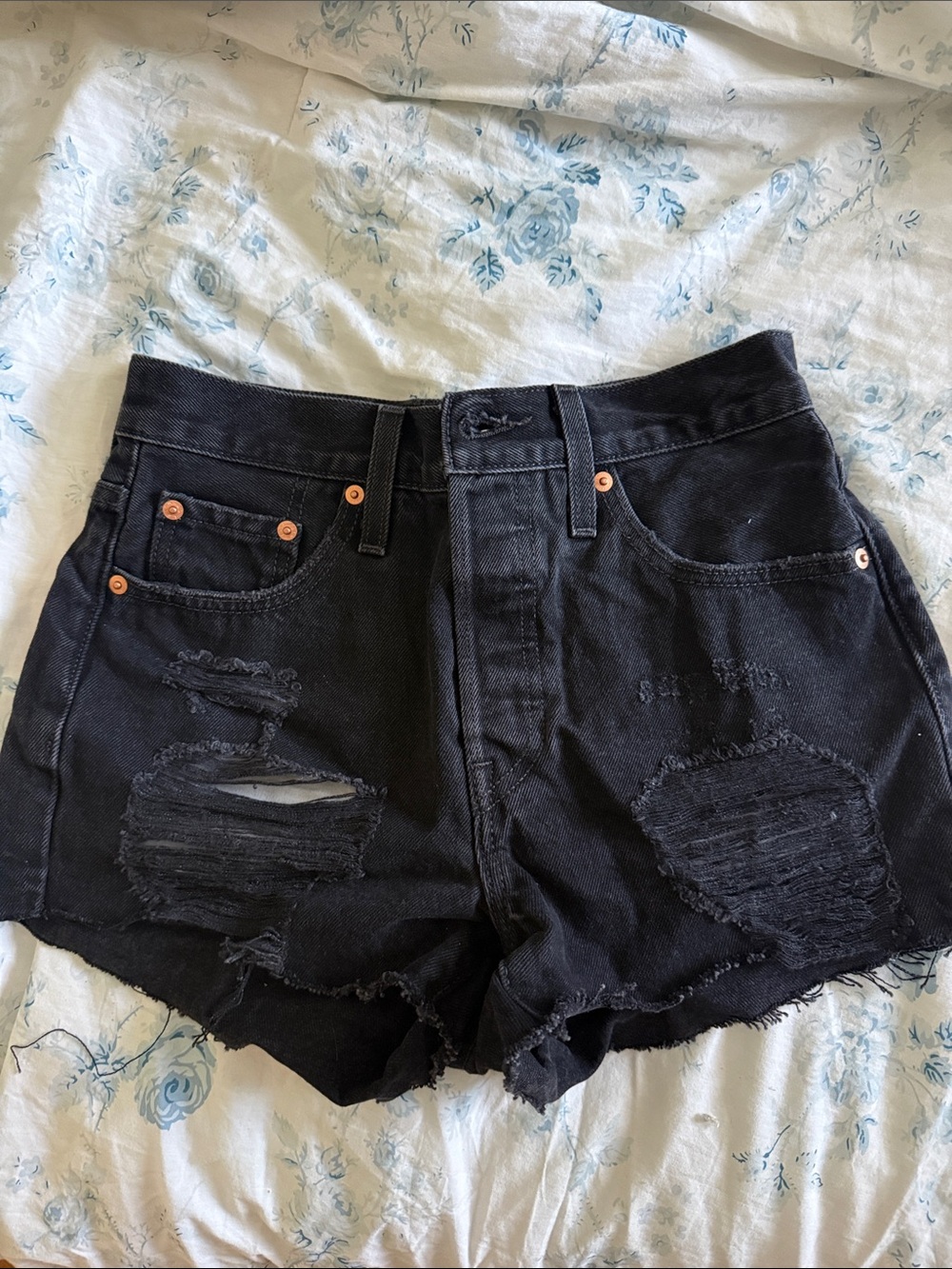Levi’s High-Rise Black Distressed Denim Shorts NWOT